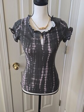 TRUE CRAFT WOMEN'S JUNIOR SHORT SLEEVE BLACK TIE DYE SUMMER TOP SIZE XS